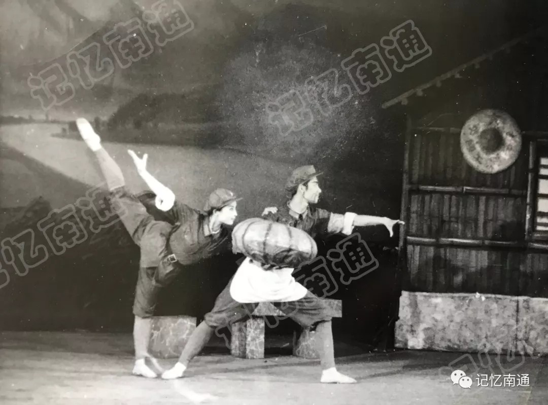 05舞蹈《毛委员和我们在一起》.webp.jpg 05舞蹈《毛委员和我们在一起》.webp.jpg